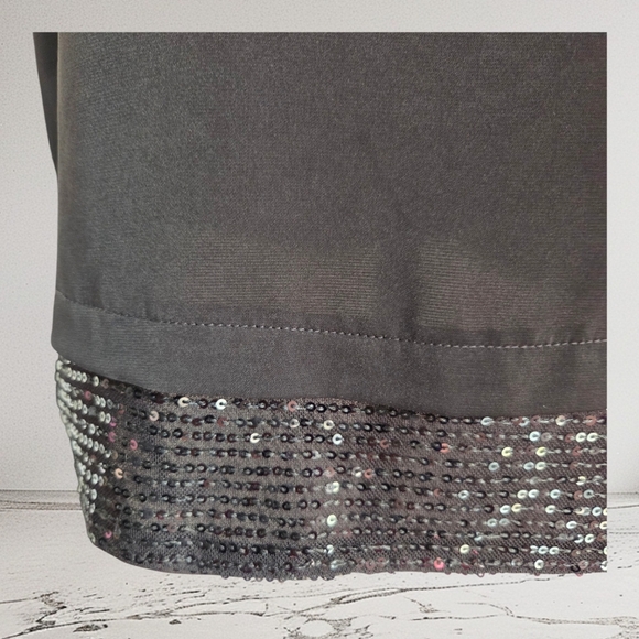 Emery Rose Black Long Sleeve Relaxed Blouse With Sequin Trim Size XL - Picture 2 of 5